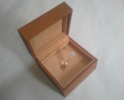 memorialtearsbox20100214.jpg